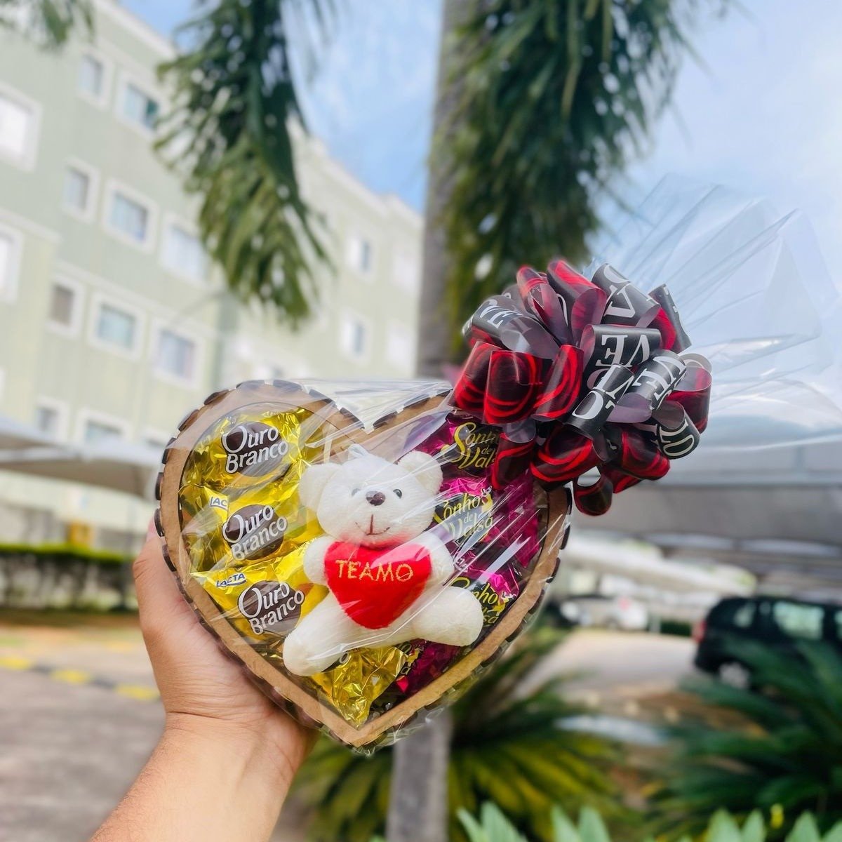 Coração com Bombons Sortidos e Pelúcia 