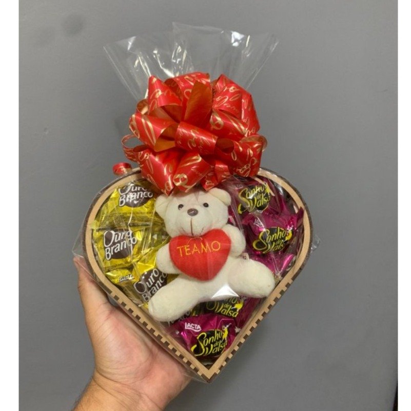Coração com Bombons Sortidos e Pelúcia 