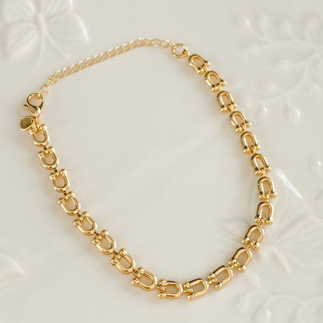 Pulseira Feminina Dourada com Elos Elegantes