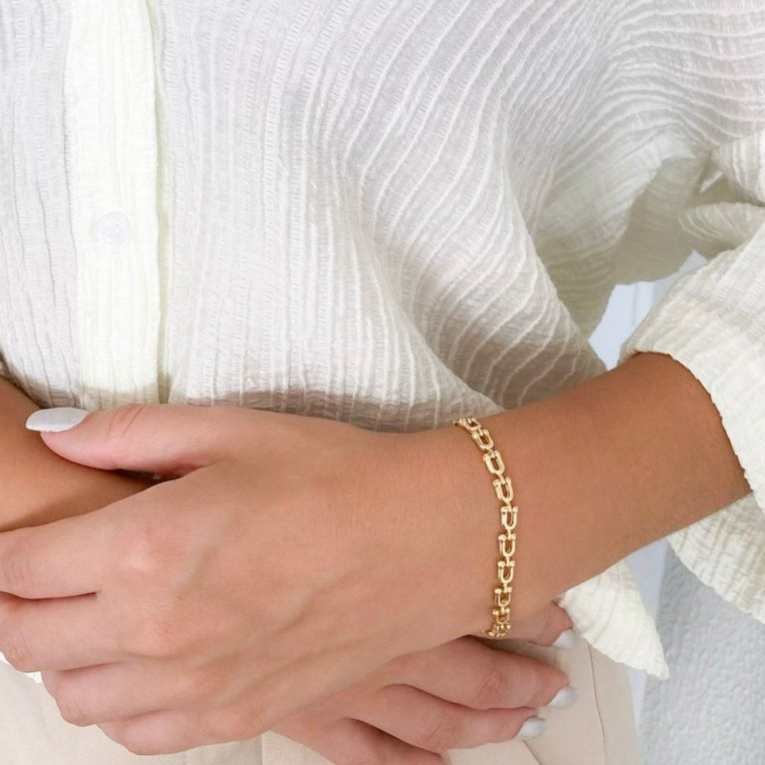 Pulseira Feminina Dourada com Elos Elegantes