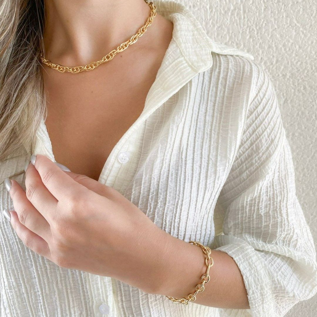 Choker Dourada Elos Entrelaçados