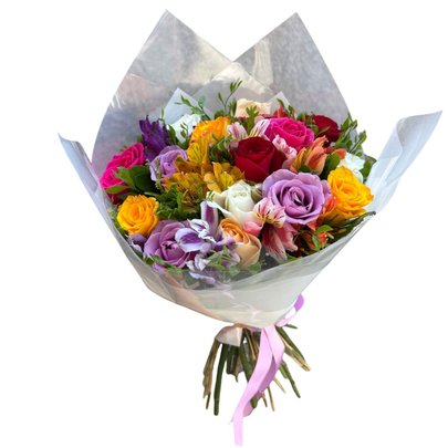 Buquê de 12 Rosas Coloridas com Astromélias
