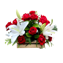 Cesta de Rosas e Lírios