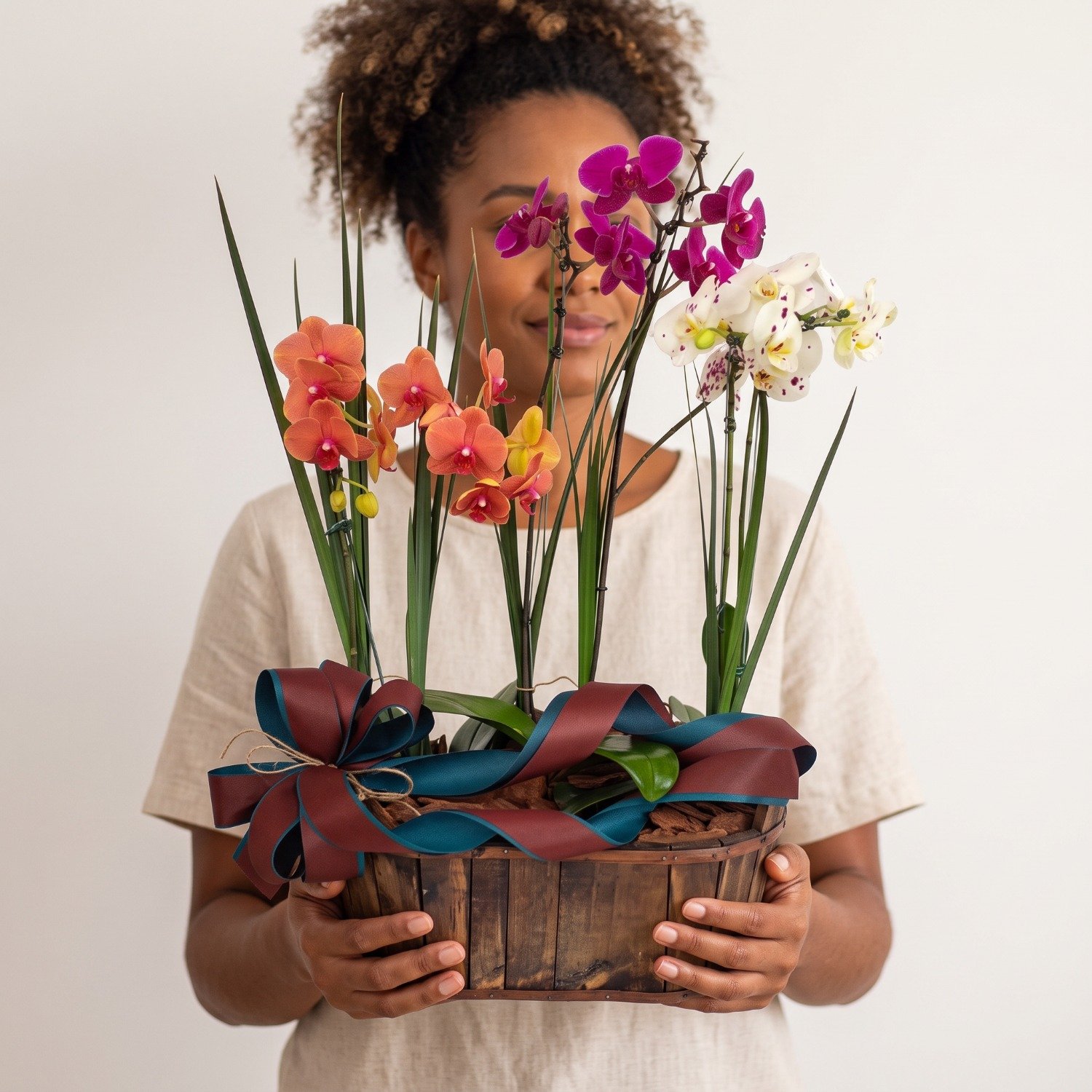 Cesta Especial De Orquídeas com 6 Hastes