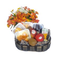 Cesta de Café com Flores e Frutas em Brasília