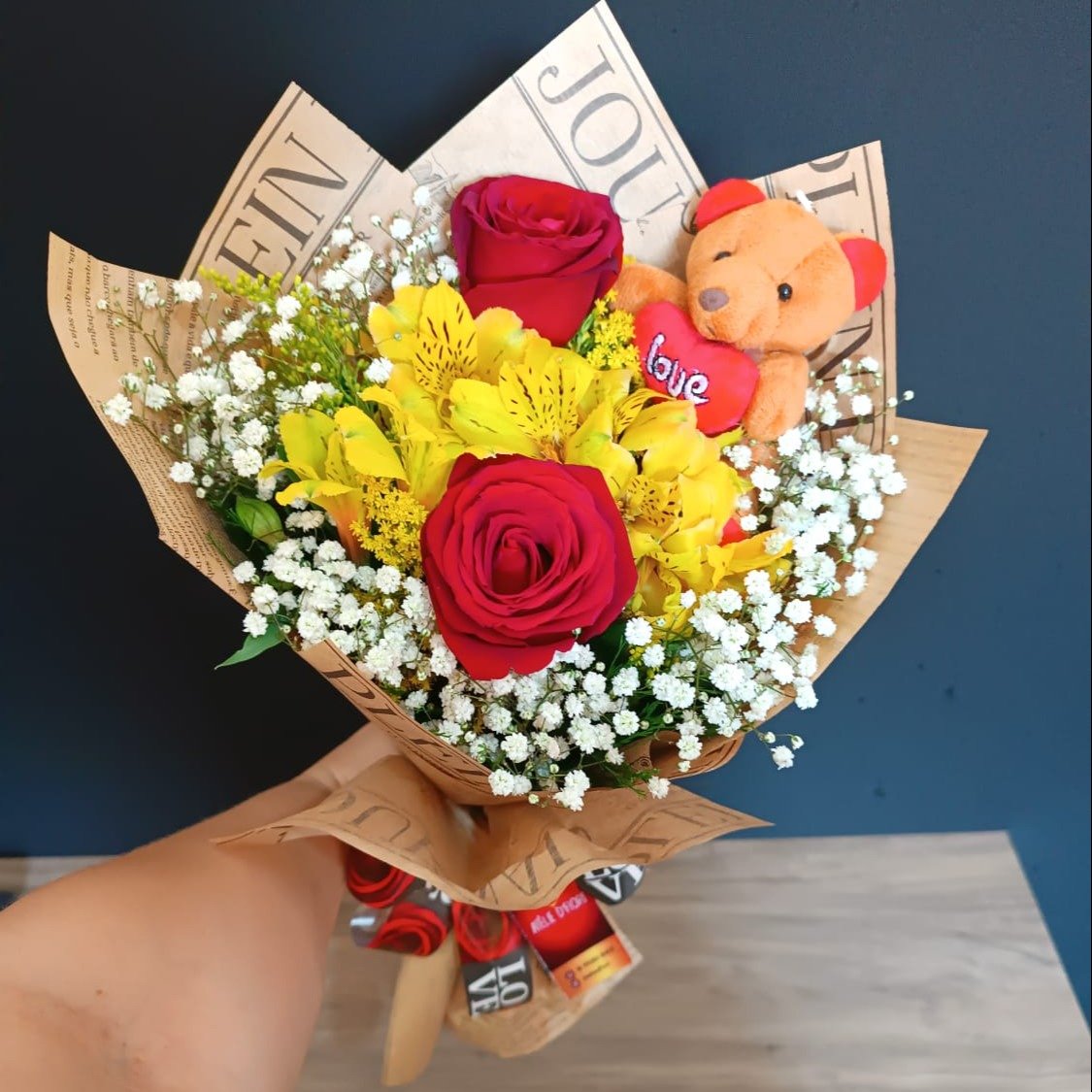 Buquê de Rosas Amor em Abraço