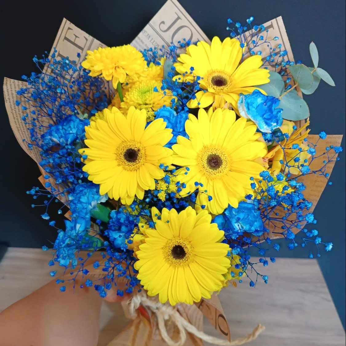 Buquê de Gérberas Amarelas Encanto do Sol e Estrelas