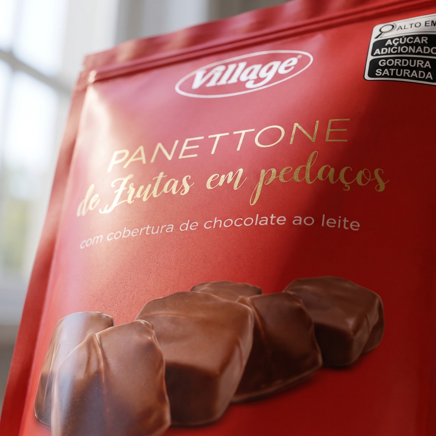 Panetone de Frutas em Pedaços com Cobertura  Chocolate