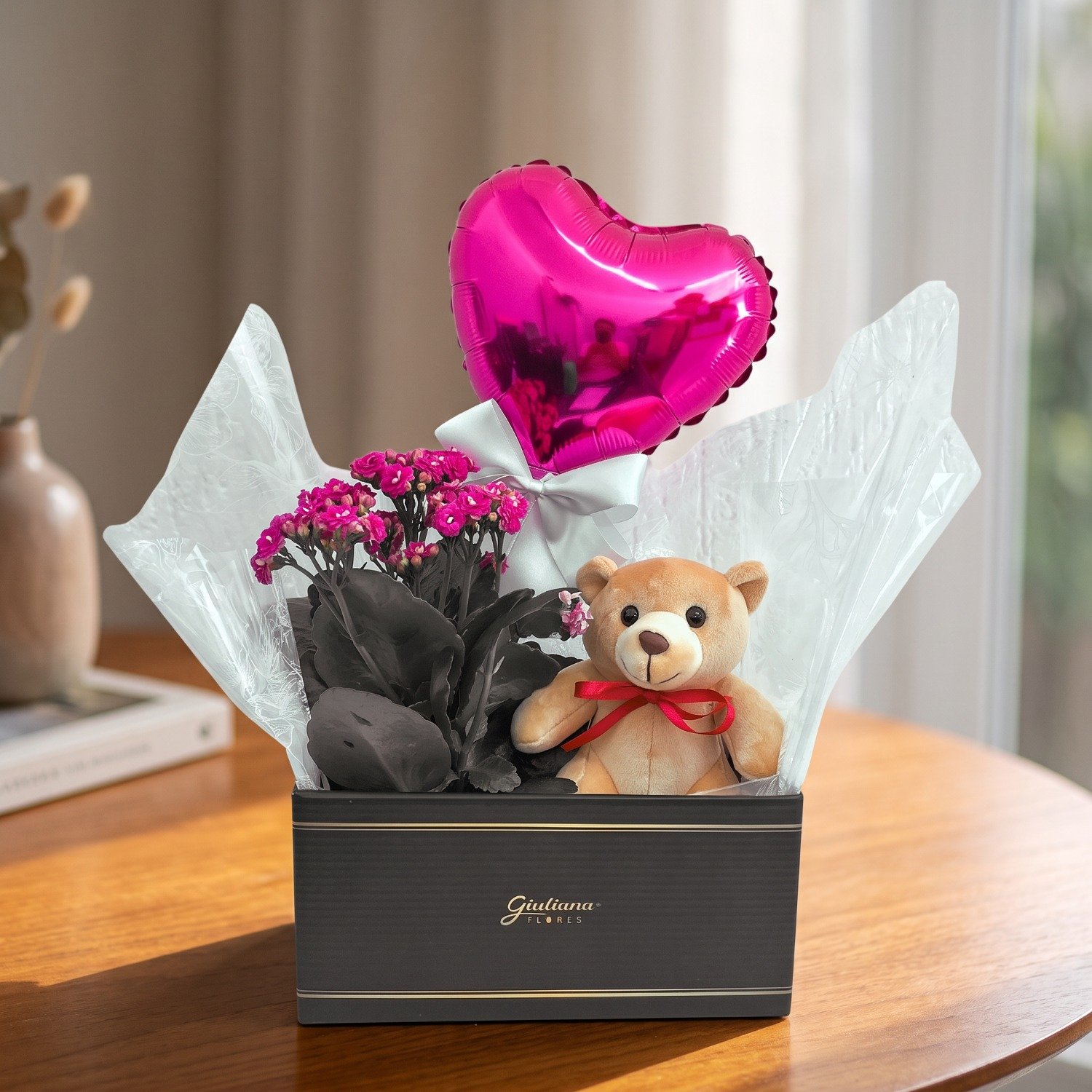 Box Preta Amor com Flor e Pelúcia