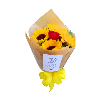 Buquê De 4 Girassóis E 1 Rosa No Kraft