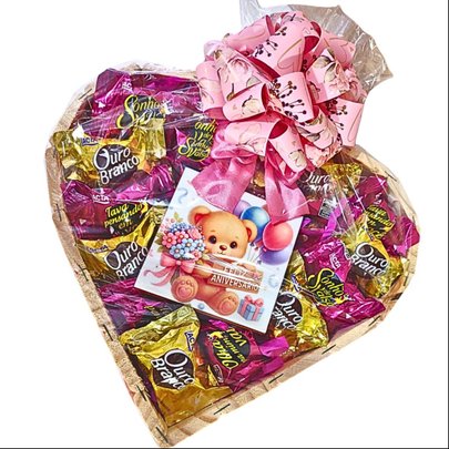 Cesta de Coração Doce Aniversário