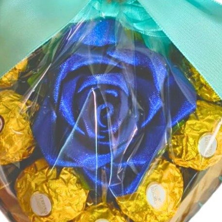 Mini Coração de Ferrero e Rosa Azul