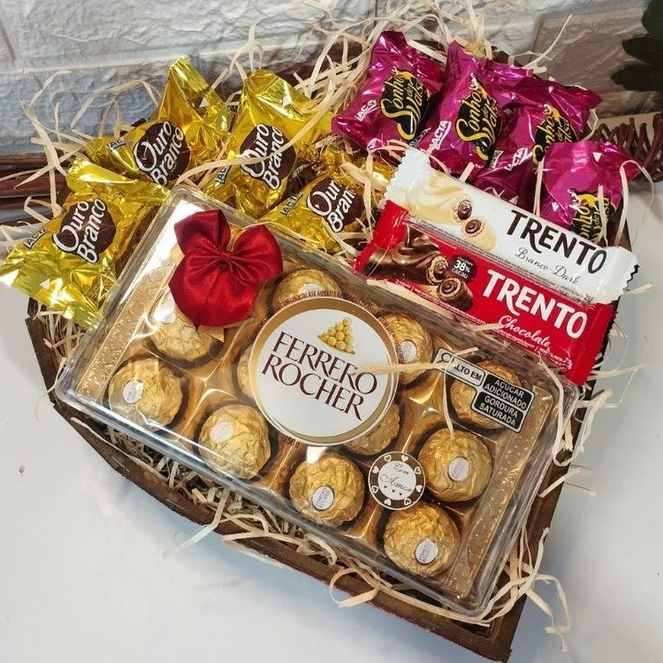 Cesta Coração Encantador de Chocolates
