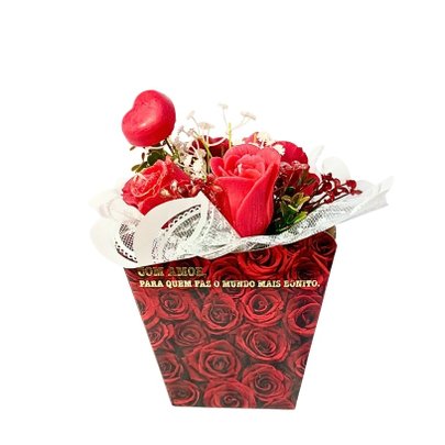 Arranjo Flores e Corações em Rosas