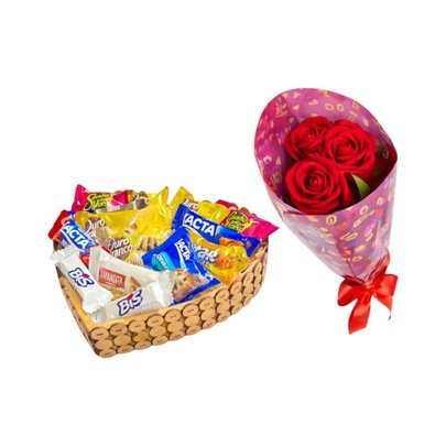 Cesta Coração Bombons Lacta e Buque 3 Rosas Vermelhas