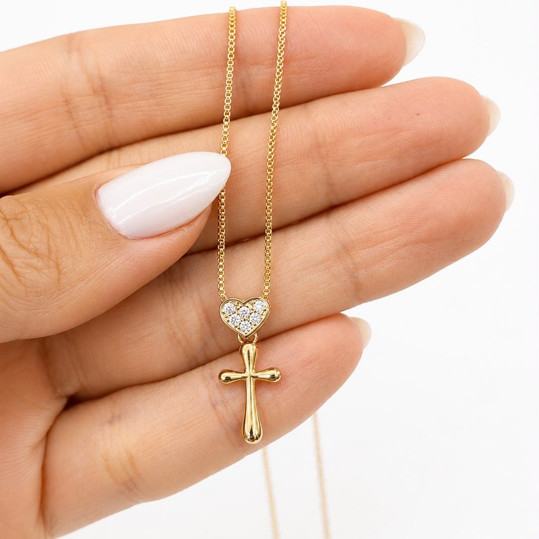 Colar Cruz e Coração Cravejado Banhado a Ouro 18k