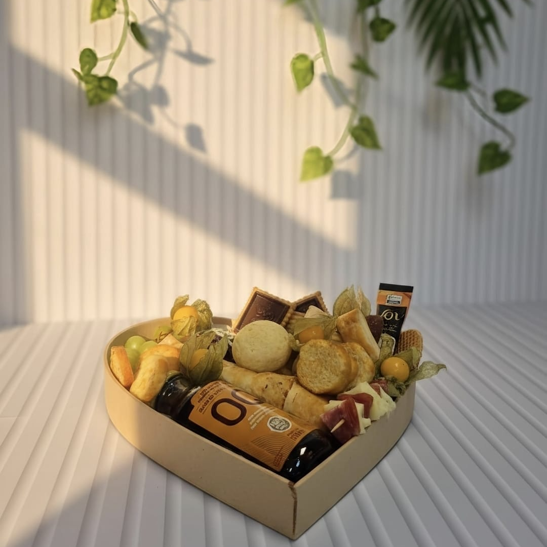 Cesta De Café Da Manhã De Coração