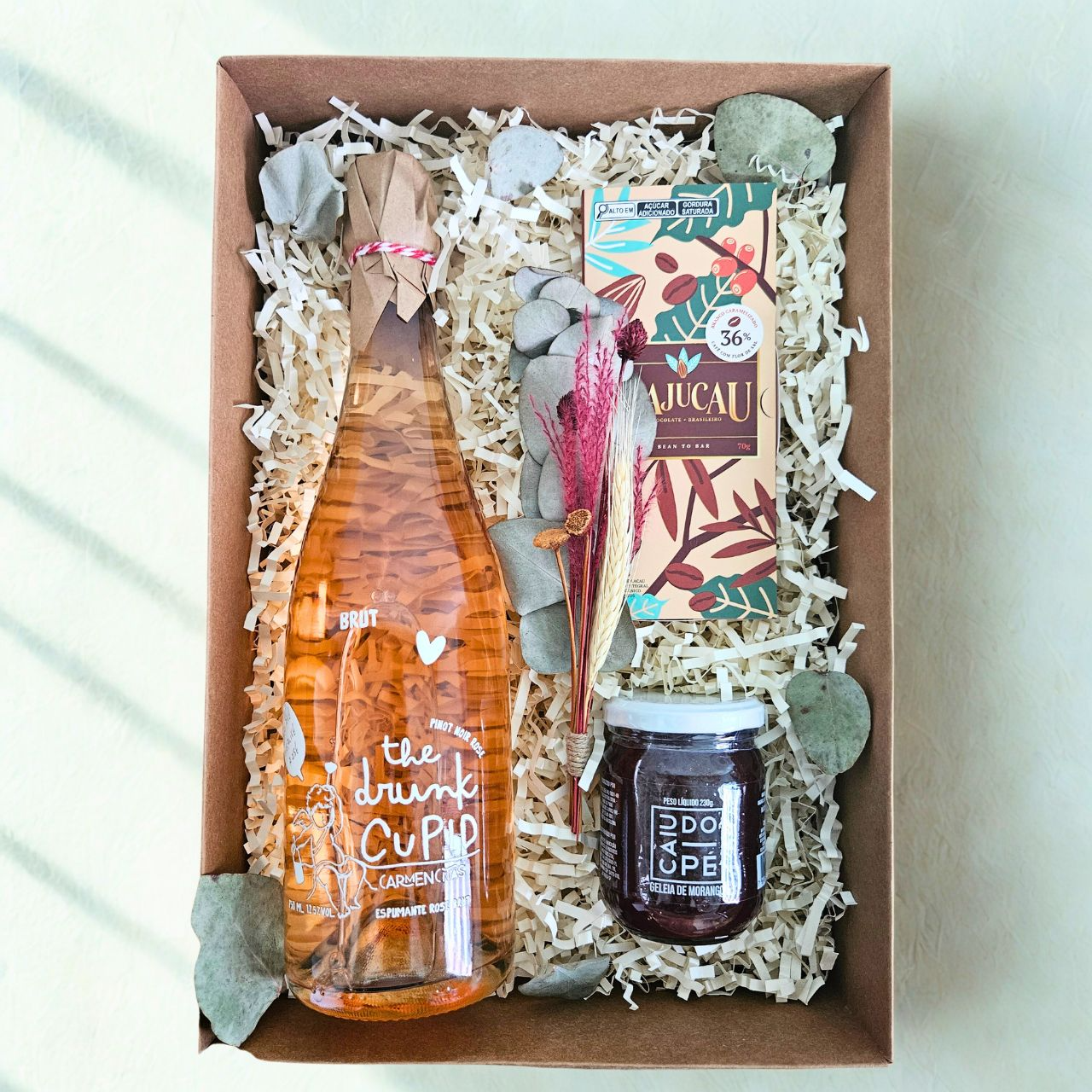 Cesta Romântica com Espumante e Chocolate