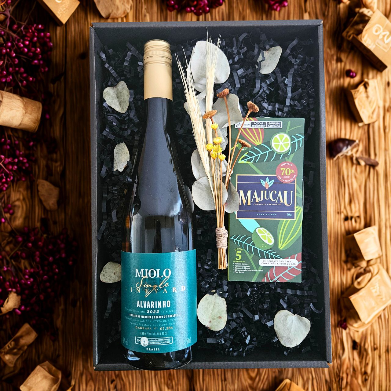Cesta Vinho Branco & Chocolate Artesanal