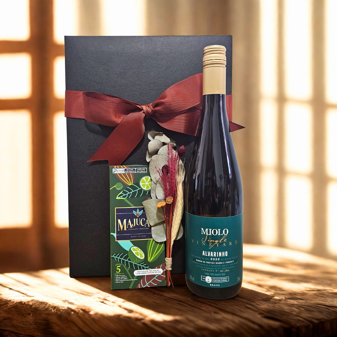 Cesta Vinho Branco & Chocolate Artesanal