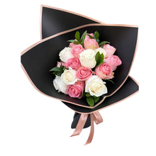 Buquê Coreano de Rosas Rosadas e Brancas