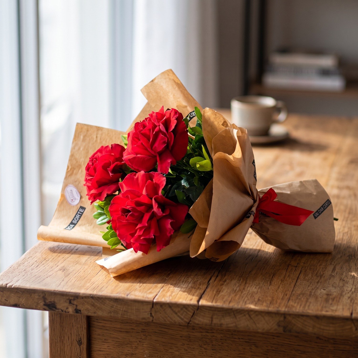 Buquê com 3 Rosas Vermelhas Chiq
