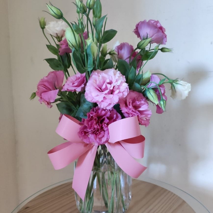 Arranjo Floral em Vaso de Vidro