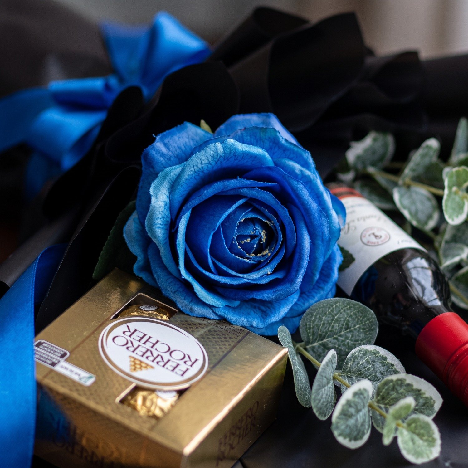 Buquê Com Vinho e Chocolate Ferrero Rocher