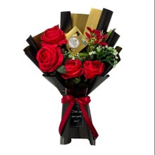 Buquê Preto Com Rosas Vermelhas e Ferrero