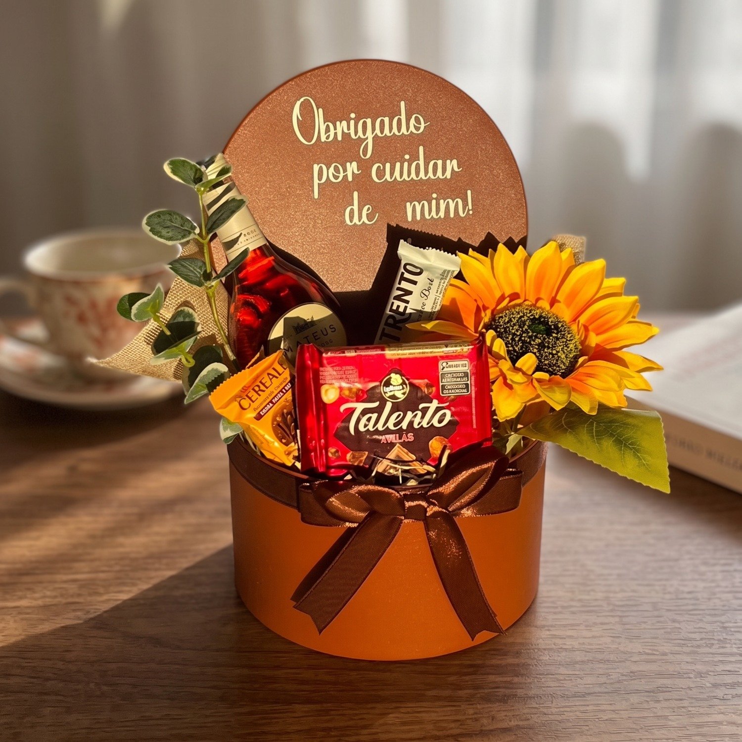 Box Gratidão com Girassol, Vinho E Chocolate