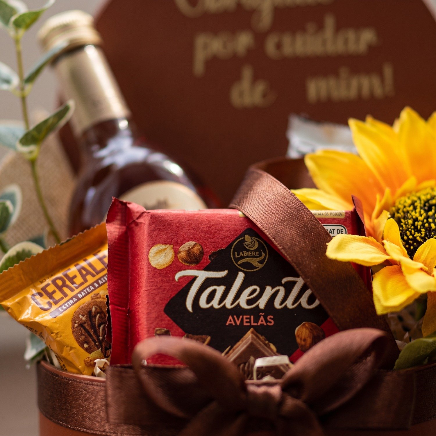 Box Gratidão com Girassol, Vinho E Chocolate