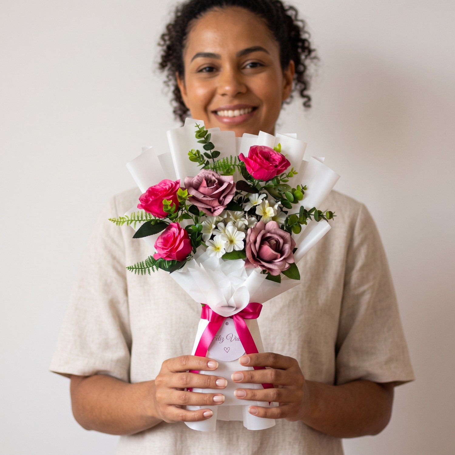 Buquê Com Rosas Cor De Rosa Feliz Vida