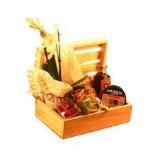Cesta Gourmet com Orquídea Branca, Queijos e Delícias