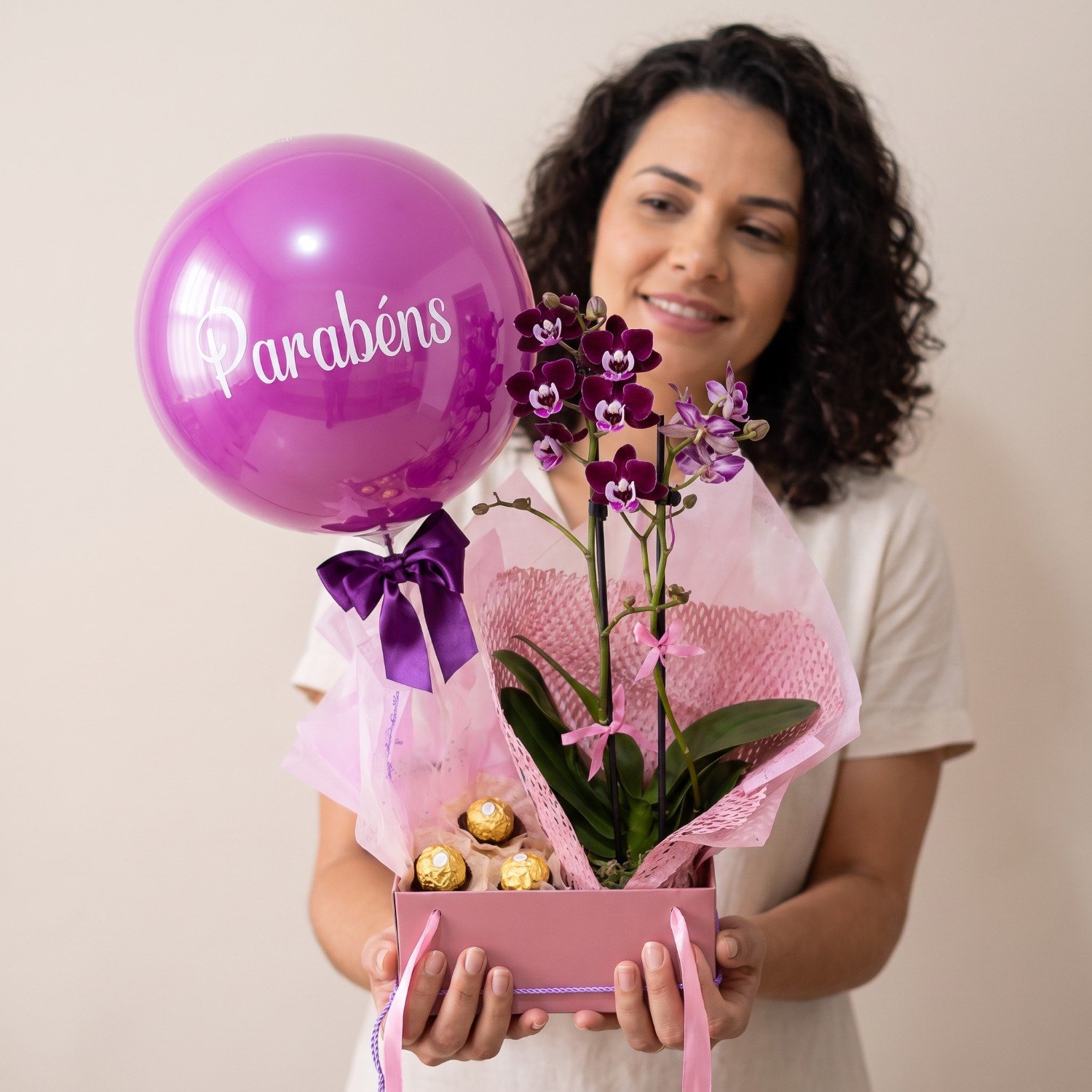 Presente Mini Orquídea Natural, Chocolate e Balão