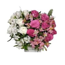 Arranjo de Rosas Cor de Rosas e Rosas Brancas