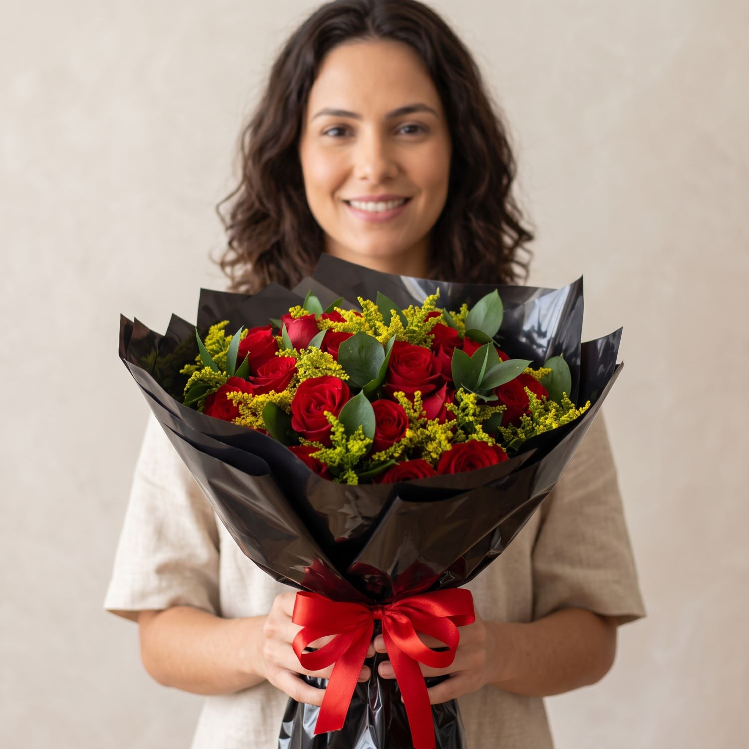 Buquê Black de 12 Rosas Vermelhas 