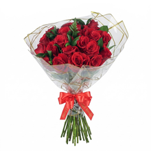 Buquê de 20 Rosas Vermelhas e Folhagens 