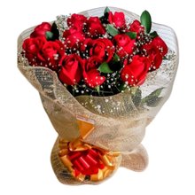 Buquê de 15 Rosas Vermelhas na Tela