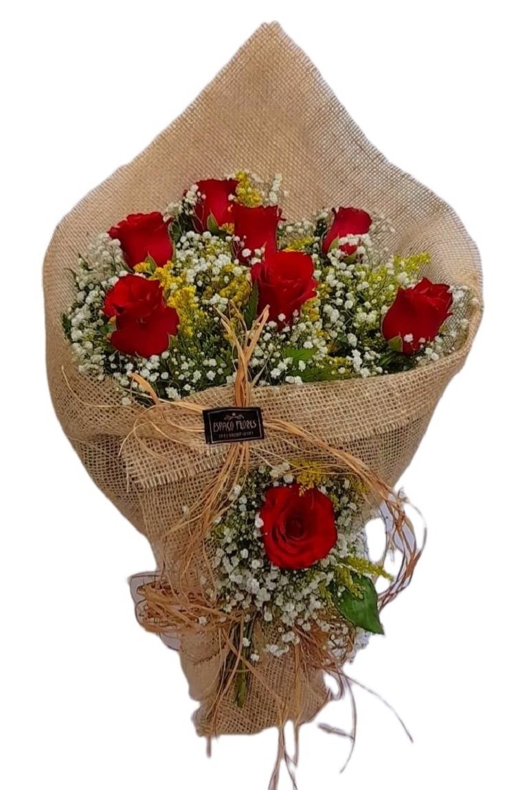 Buquê com 8 rosas rustico especial