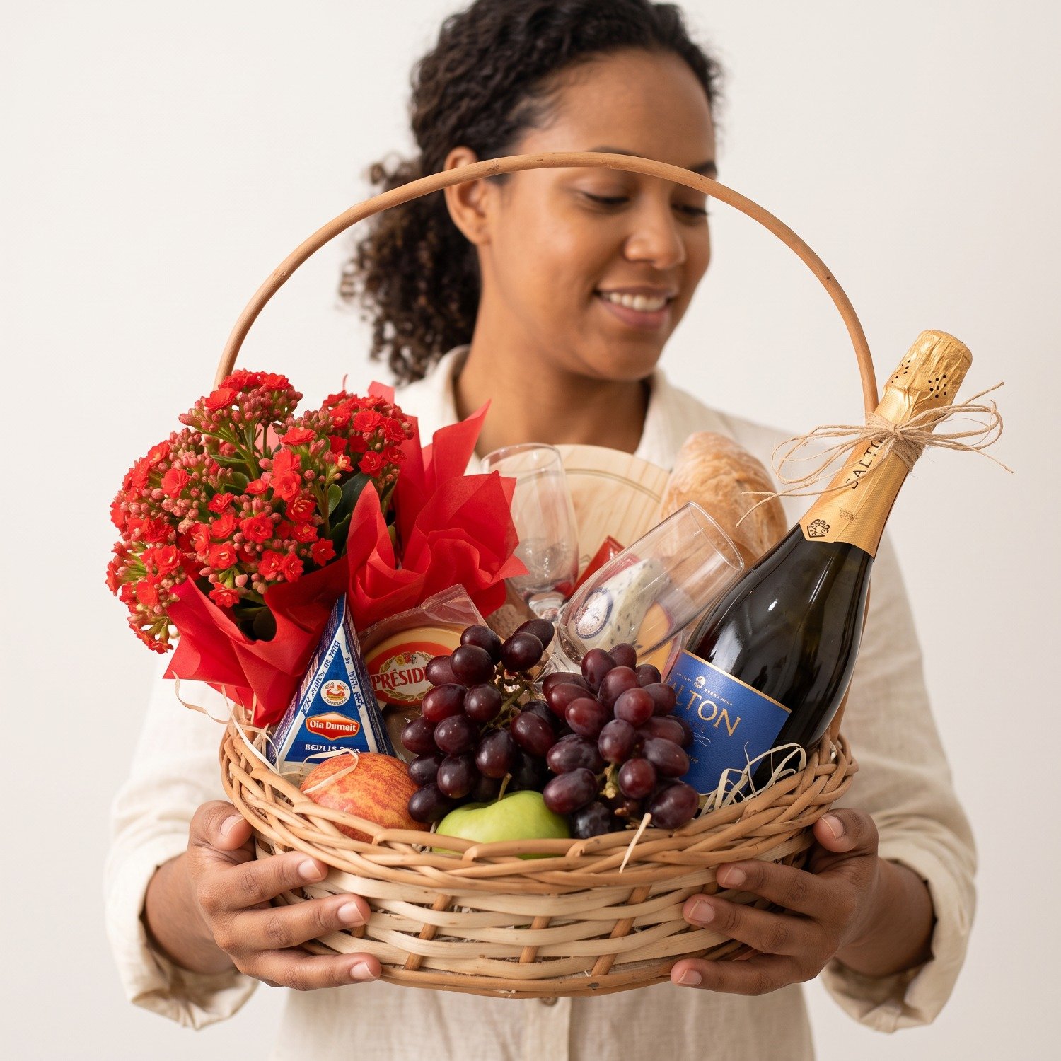 Cesta Gande de Pães, Queijos, Frutas e Espumante