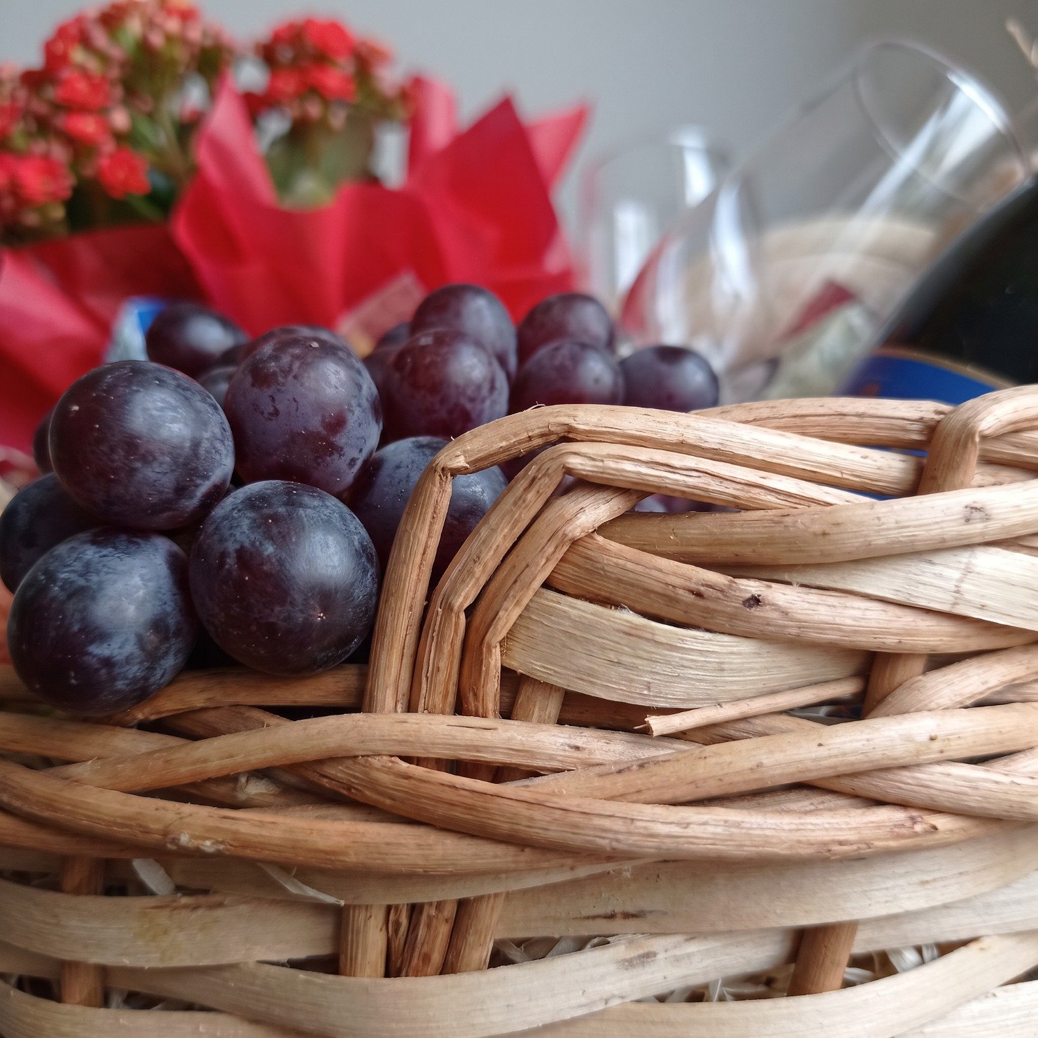 Cesta Gande de Pães, Queijos, Frutas e Espumante