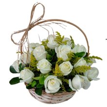 Cesta com 24 Rosas Brancas