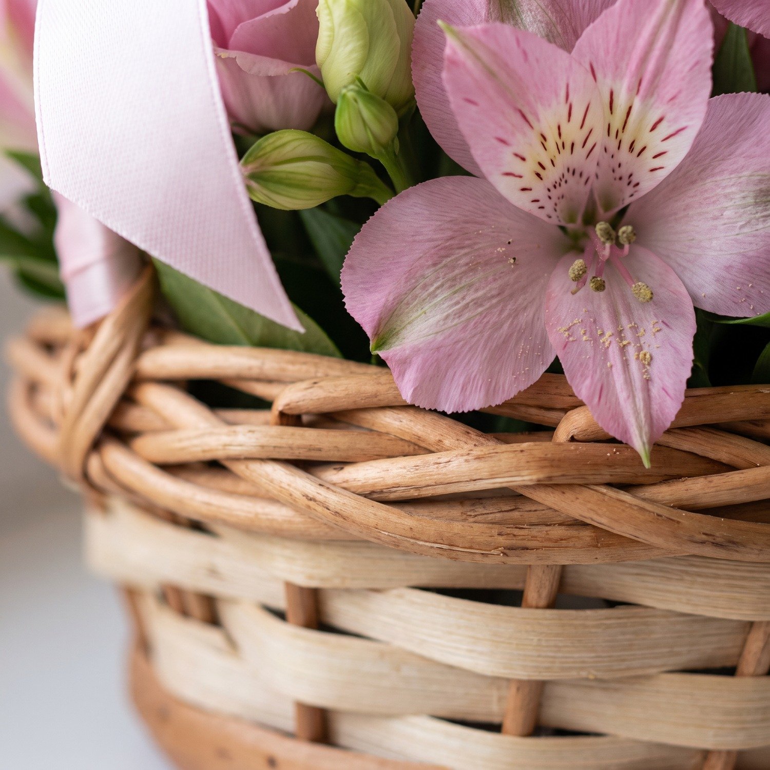 Cesta de Flores Tons Rosados