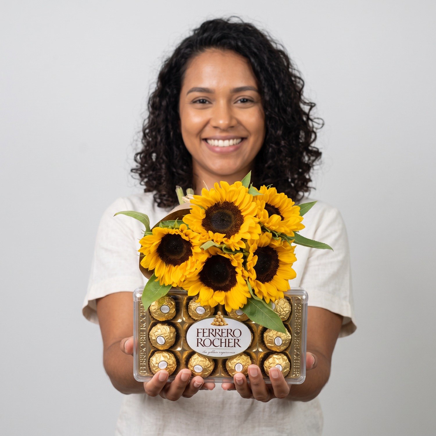 Buquê de Girassóis com Caixa de Chocolate