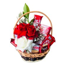 Cesta de Rosas e Chocolates Lindt