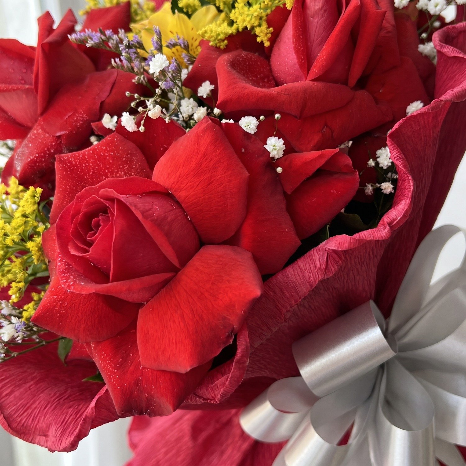 Buquê Luxuoso de 8 Rosas Vermelhas Equatorianas