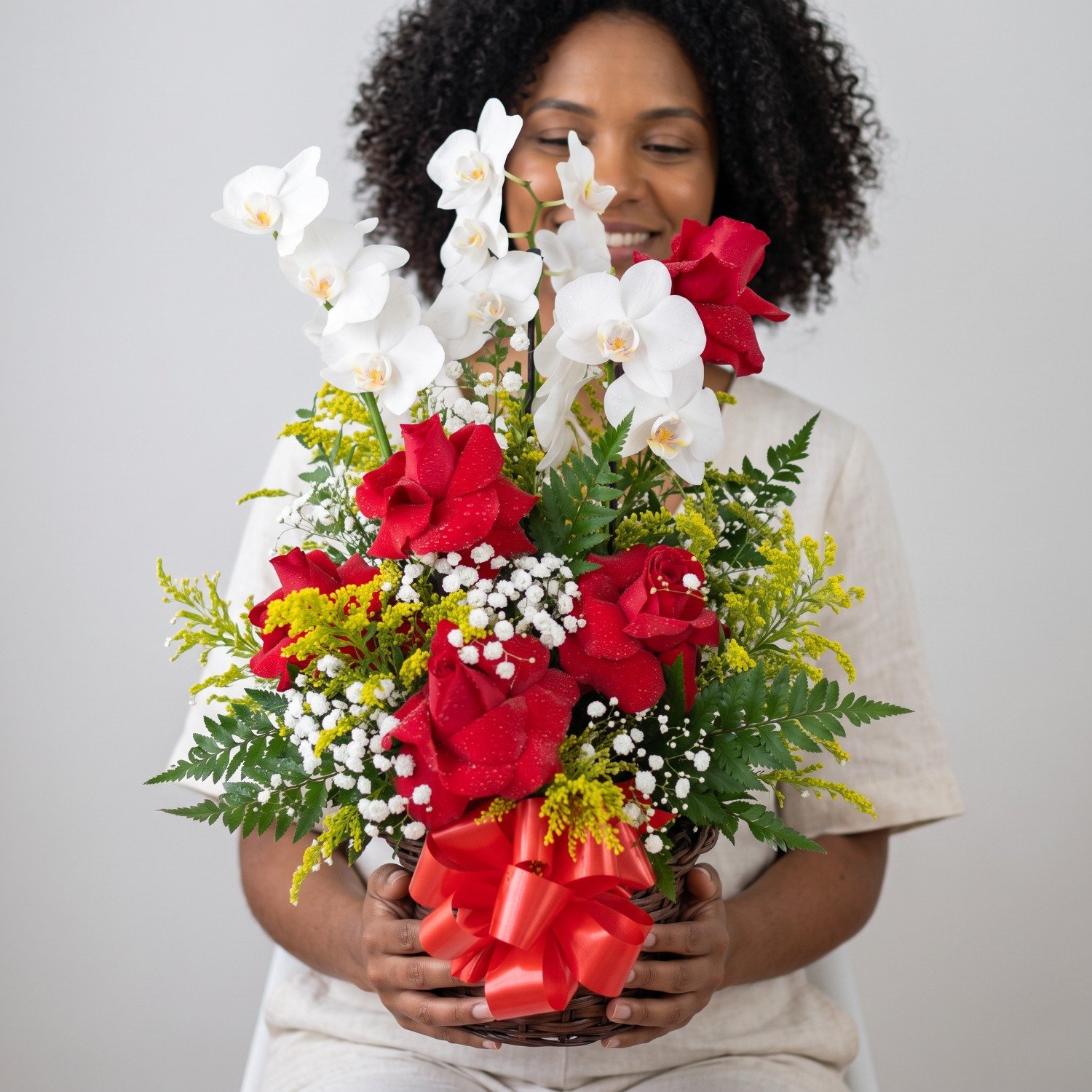 Orquídea com Rosas Vermelhas 