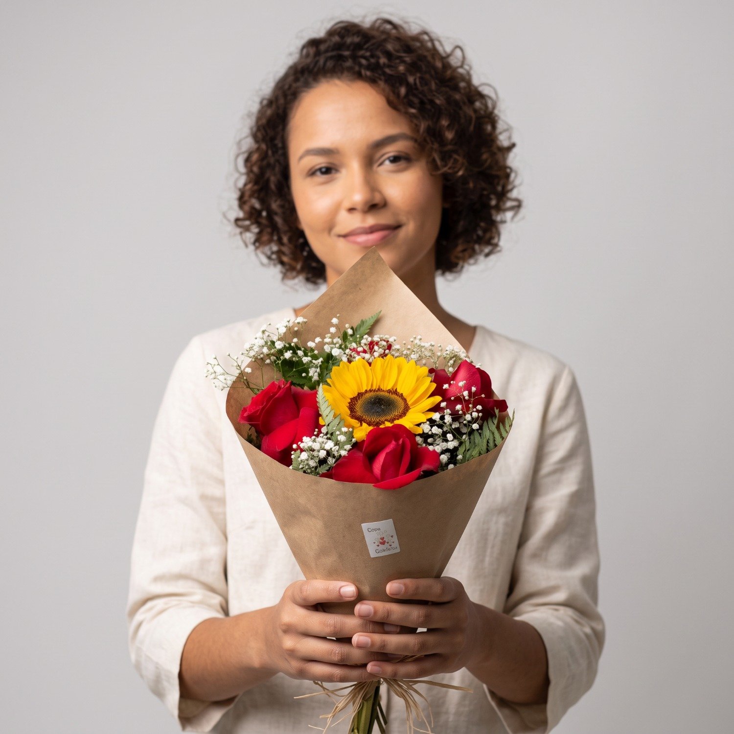 Buquê 4 Rosas e 1 Girassol