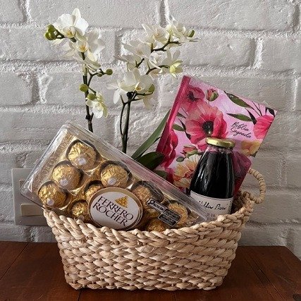 Cesta com Bíblia, Orquídea e Chocolate