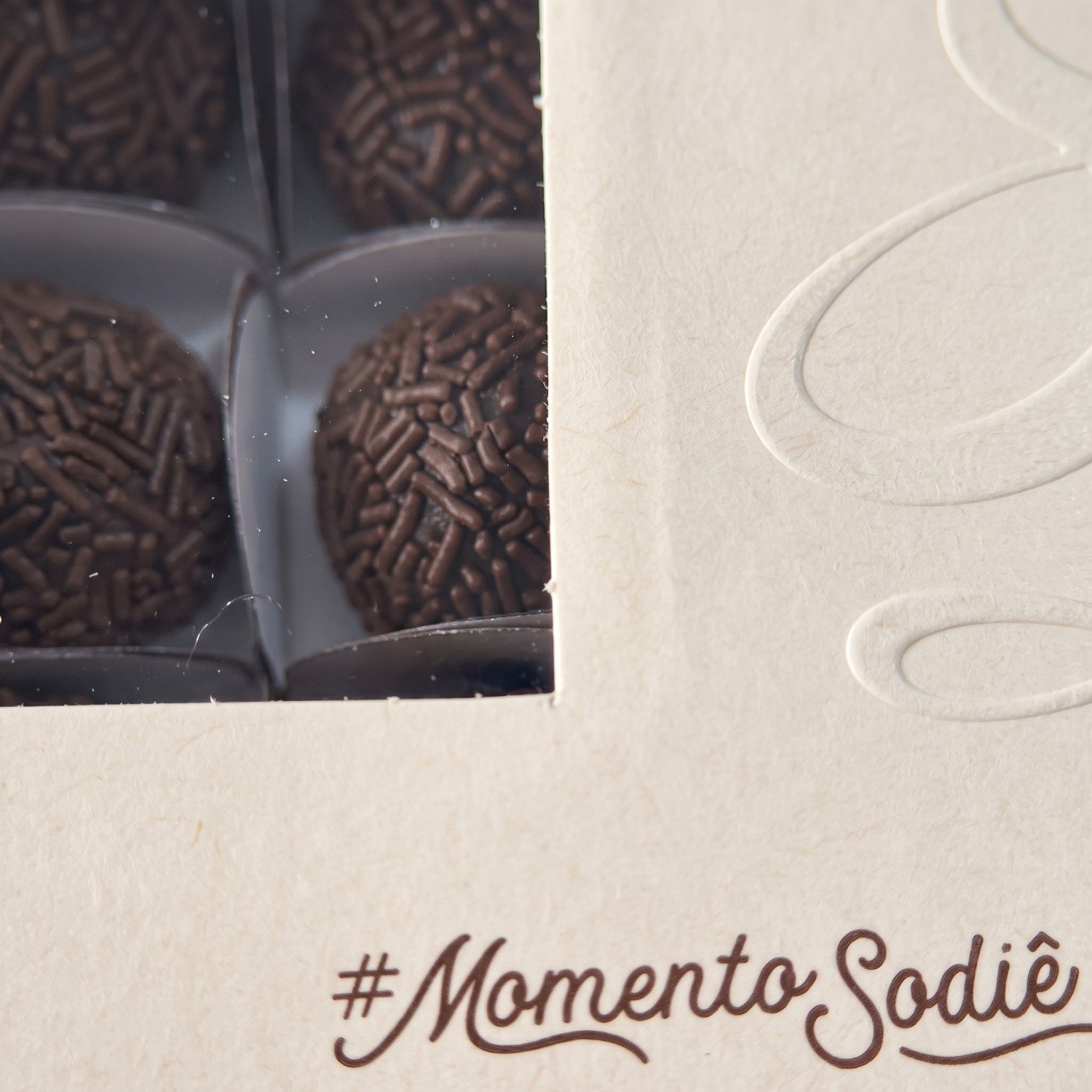 Caixa com 12 Brigadeiros Sodiê